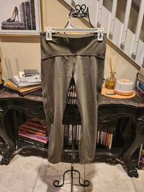 Lululemon leggings size 8